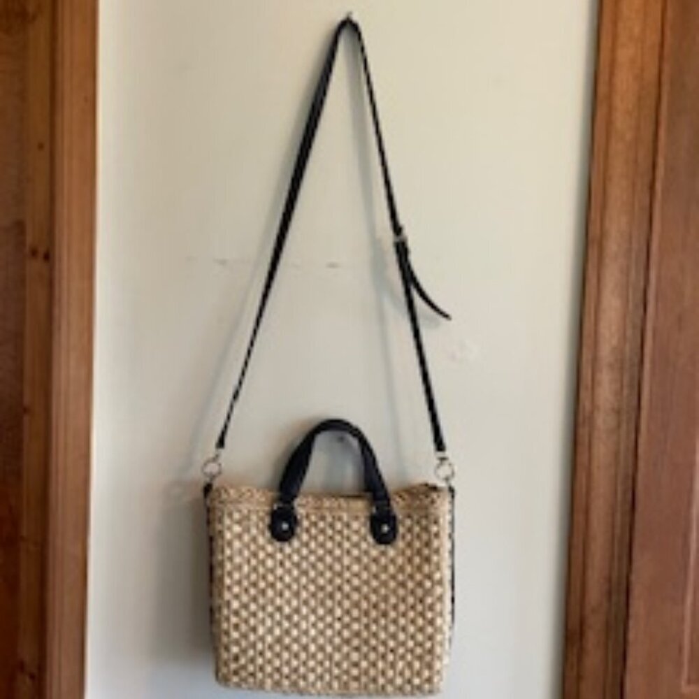 TALBOTS Straw Crossbody Bag Natural with Navy Leather Handles/Strap - Picture 3 of 16